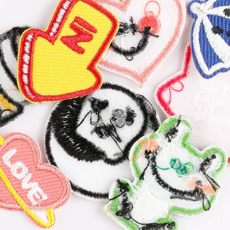 10pcs Embroideried Patches Cartoon Small Wappen DIY Cute Emblem Clothing Jacket Parches