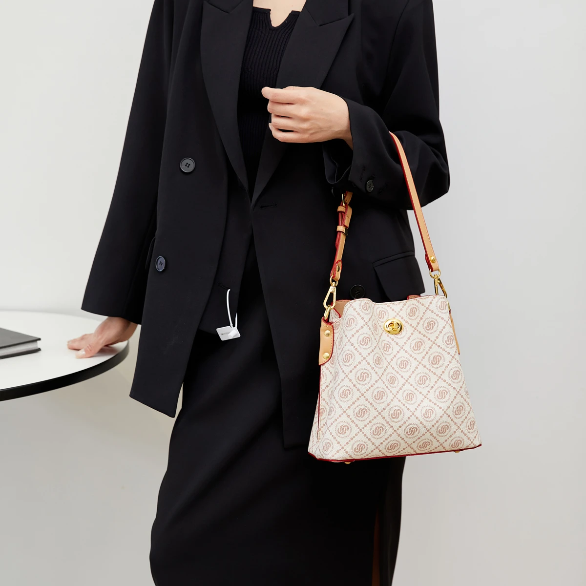 

Простые элегантные сумки для подгузников для женщин, винтажная кожаная сумка через плечо, дизайнерская сумка на плечо, роскошная вместительная модная сумка-тоут.