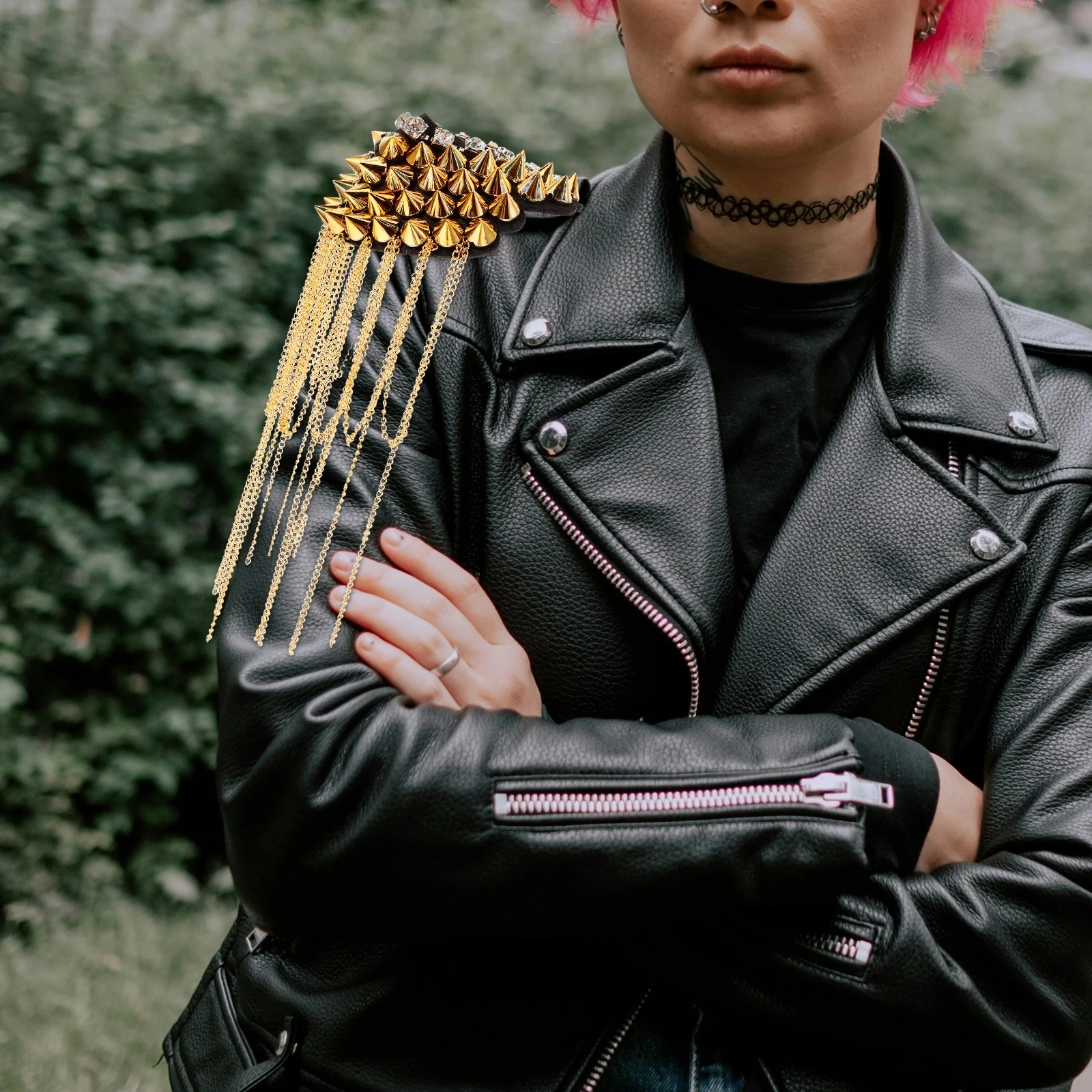 

2Pcs Metal Rivet Shoulder Epaulettes Tassel Chain Shoulder Arm Badge Chic Punk Style Costume Accessories for Clothing Decoration