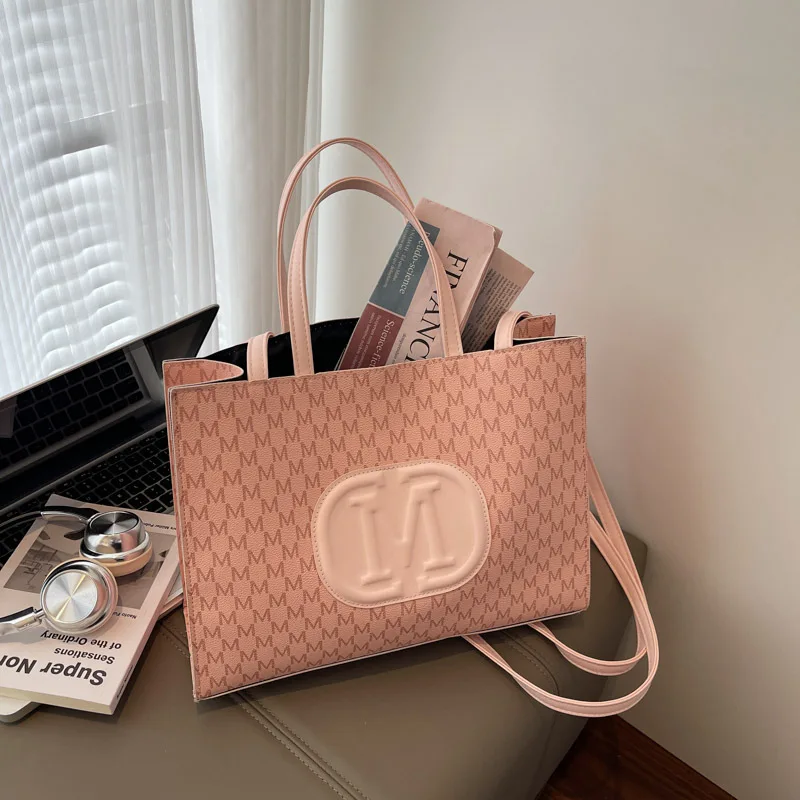 

2025 Spacious Niche Tote Bag, Women's Casual Shoulder Purse, Versatile Day to Night Crossbody, Minimalist Leather Bag