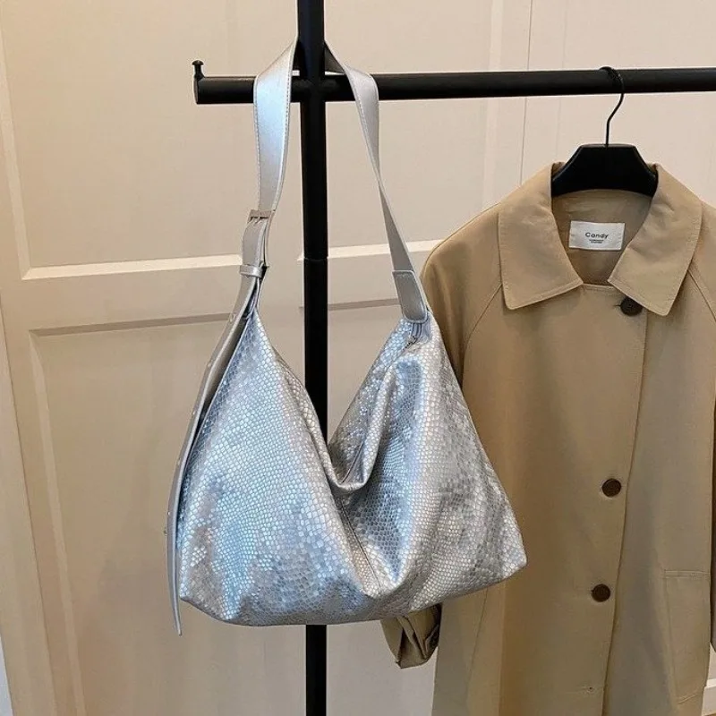 حقيبة يد رشيقة براقة فاخرة لحفل العشاء مناسبة رسمية 2025 موديل جديد أنيق رائع أنيق خالد متعدد الاستخدامات أنيق