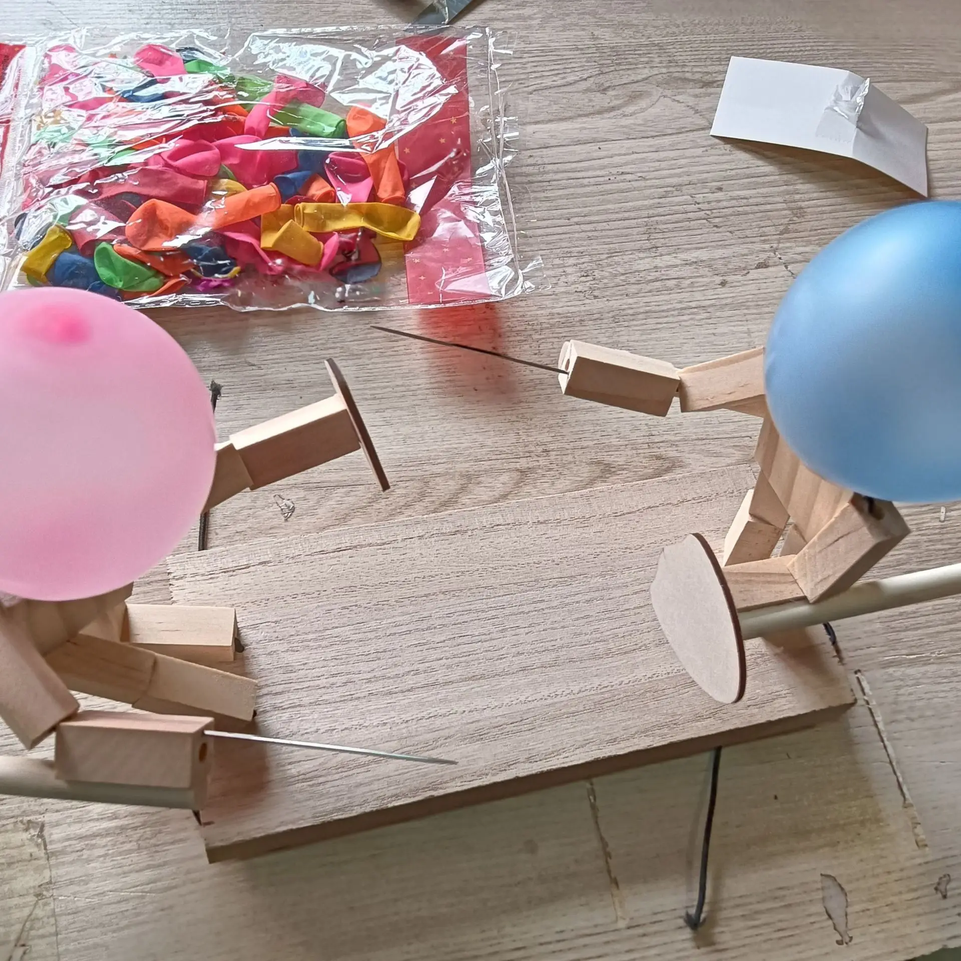 Nuevo globo de bambú para hombre, versión gruesa de batalla, marionetas de esgrima para hombre de bambú, juego de batalla para 2 jugadores, Whack A Balloon Party Home