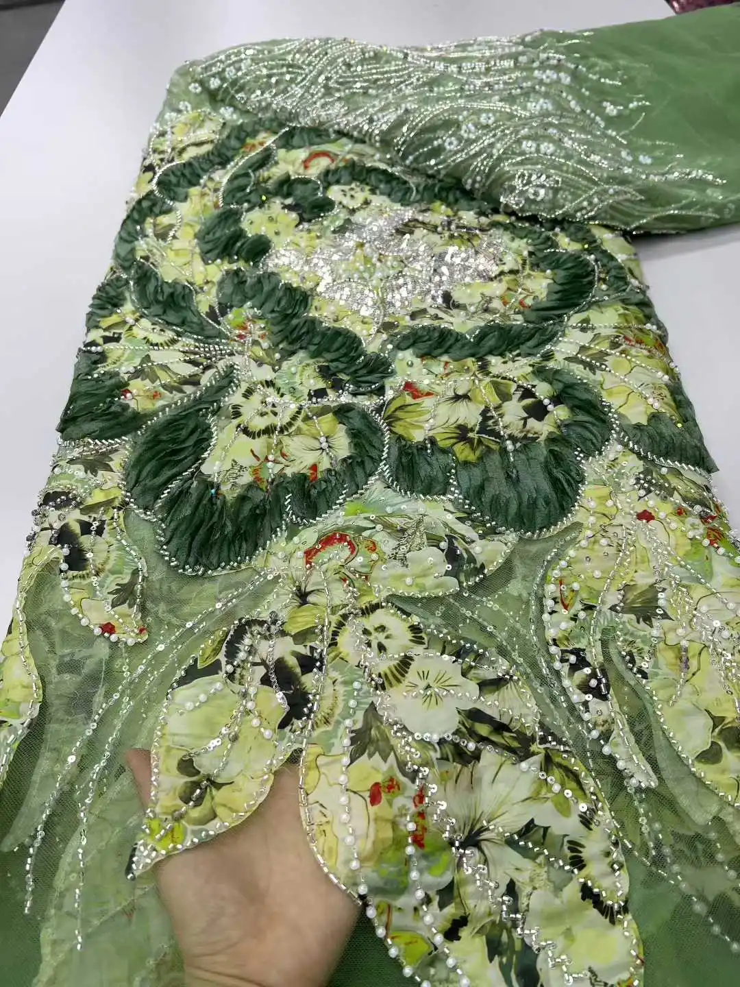 2025 Tessuto di pizzo tulle con paillettes africano nigeriano di alta qualità per abiti da ballo Perline Ricamo Panno a rete per cucire