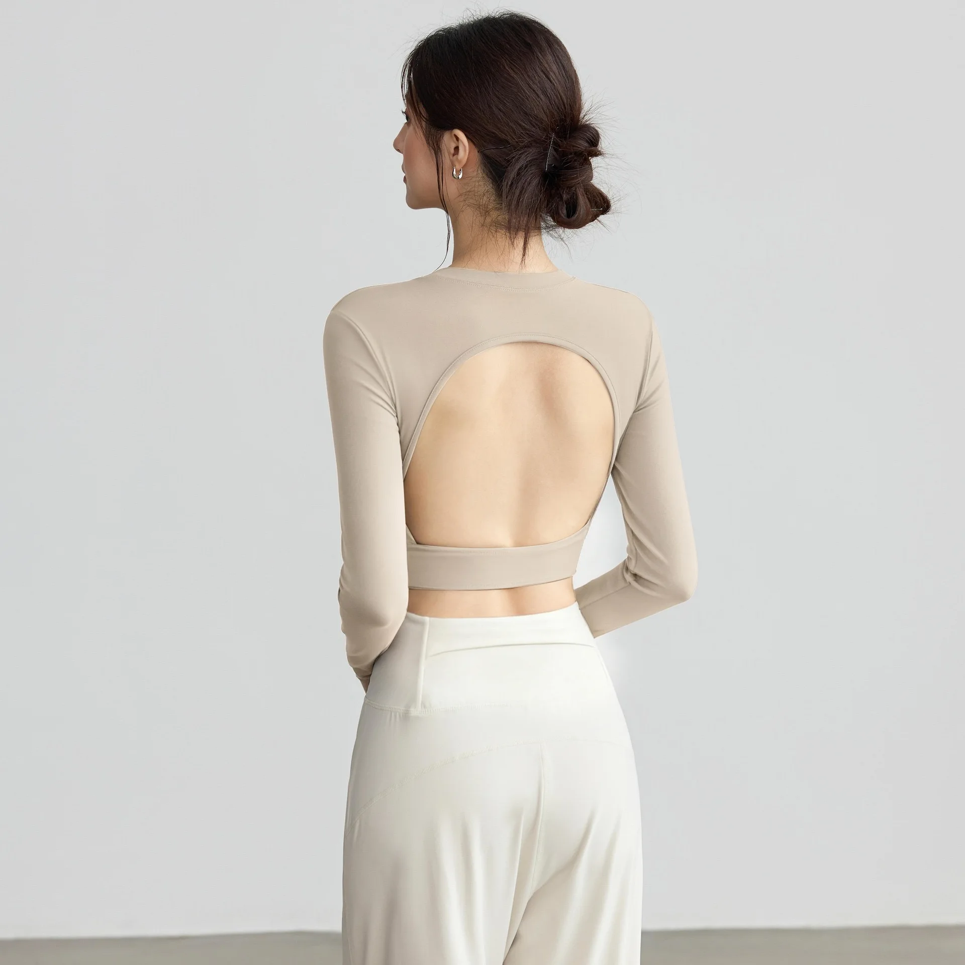 Sexy Backless Long-sleeved Yoga Clothes Women with Chest Pads Tight-fitting Beautiful Back Pilates Training Fitness Sports Tops