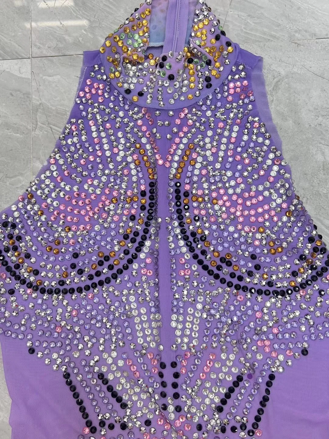 Mono morado con piedras de colores brillantes, traje de baile elástico con cuentas ajustadas, fiesta de graduación, club nocturno, cantante, traje de actuación C137