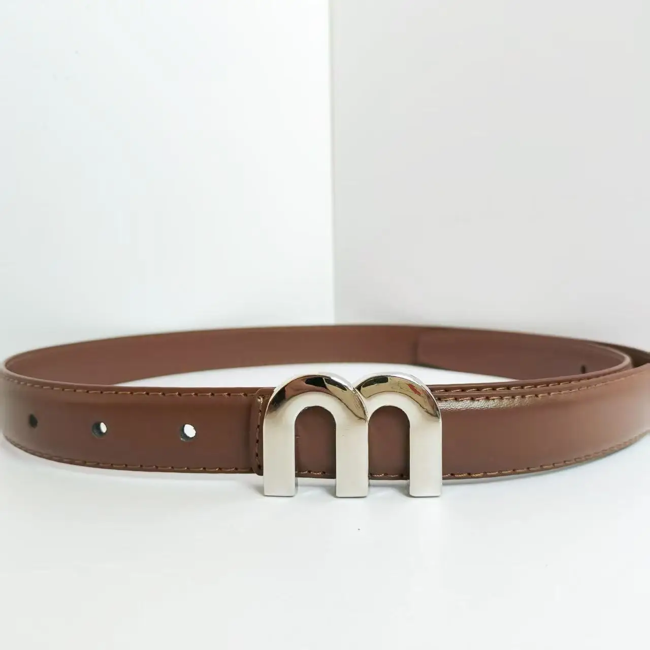 Damengürtel M. Hochwertige Silberschnalle, ideal passend zu Kleidern und Jeans, Damengürtel – Detail 9