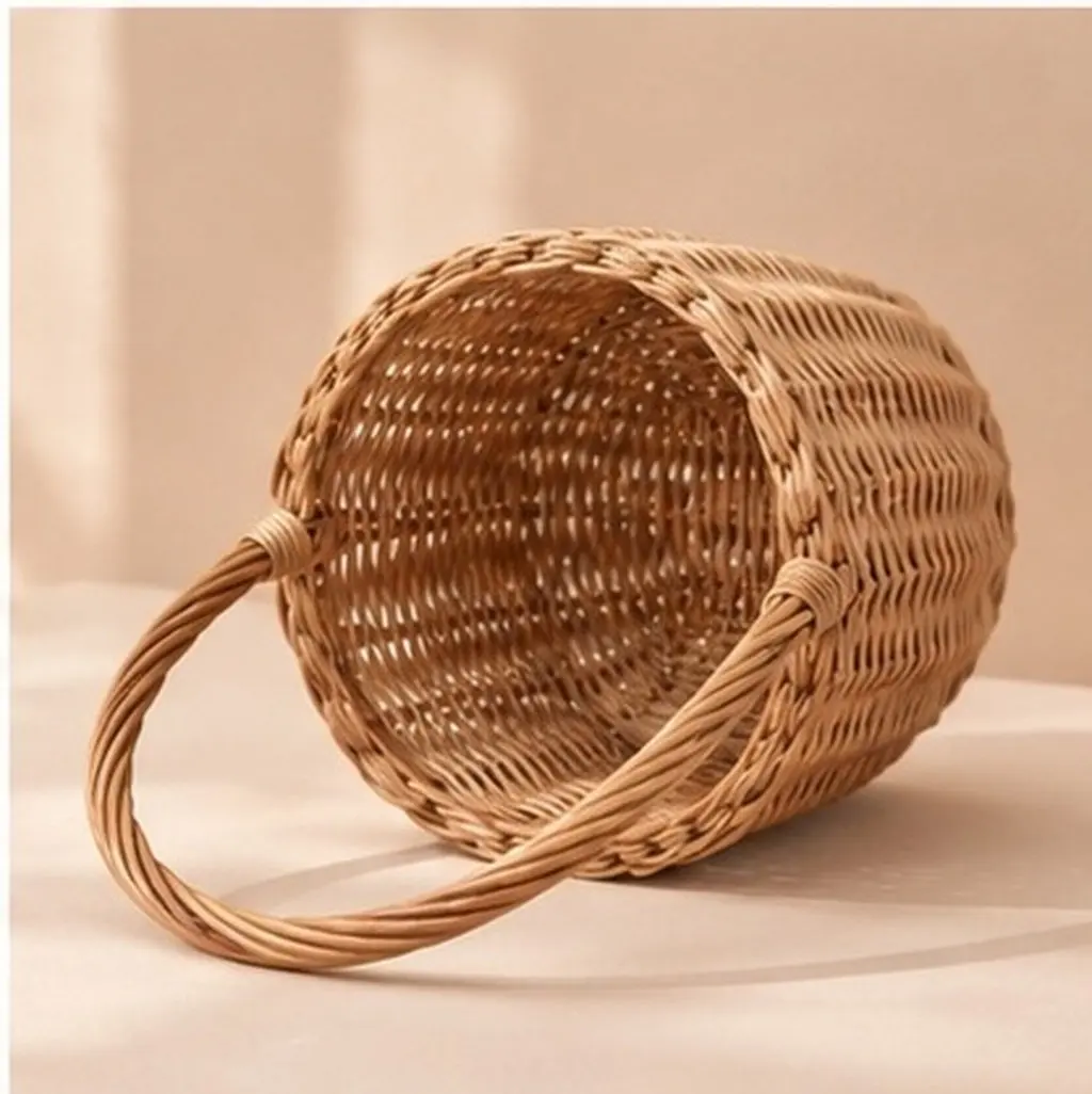 Rustic Handwoven Flower Basket Wicker Basket with Carrying Handle for Wedding Floral Arrangement Garden Decoration Storage