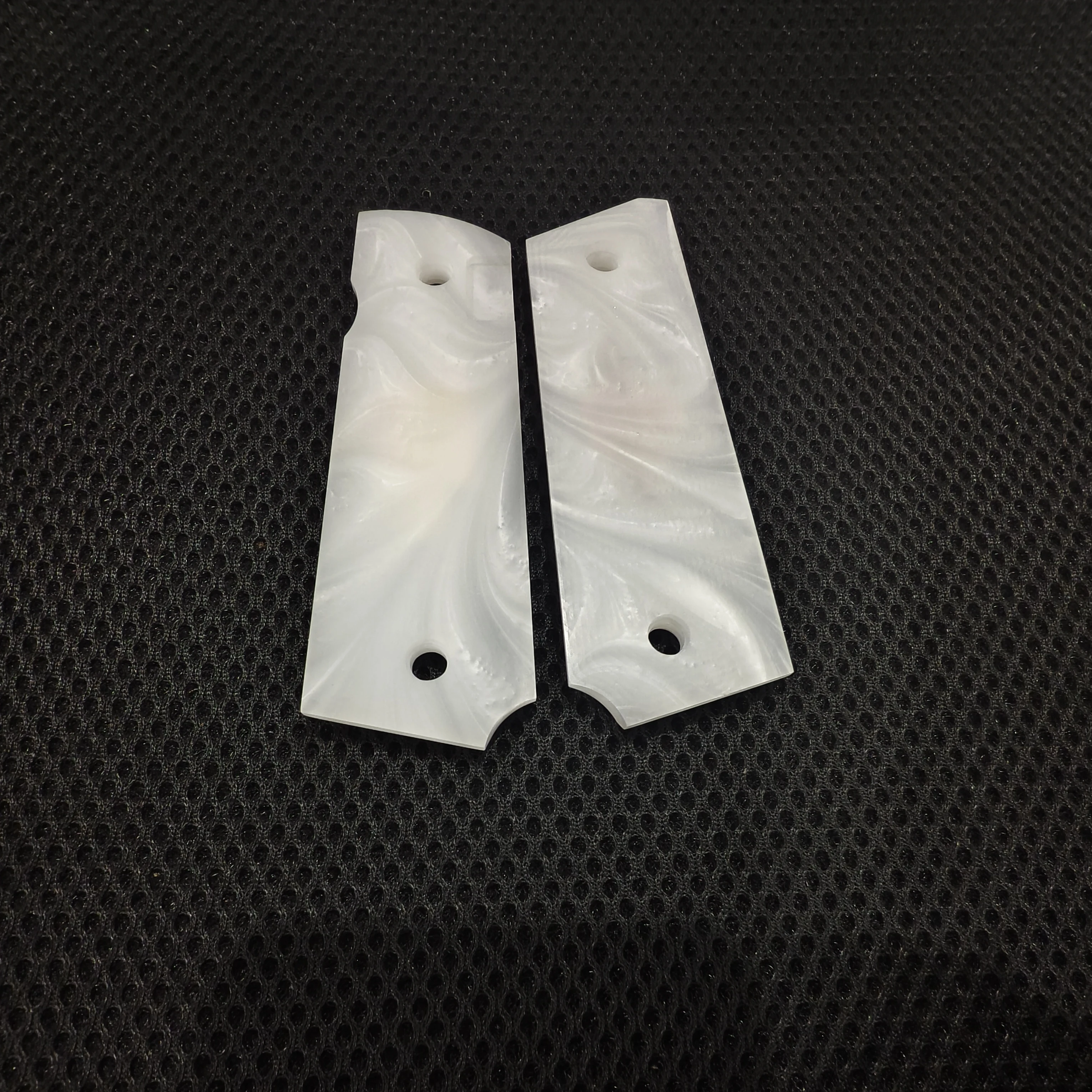 1911 グリップ フルサイズ、ホワイトパールゴールドスカルレッドアイ、コルト、キンバー、スプリングフィールド、レミントン、ロックアイランド、ガバメントコマンダーに適合