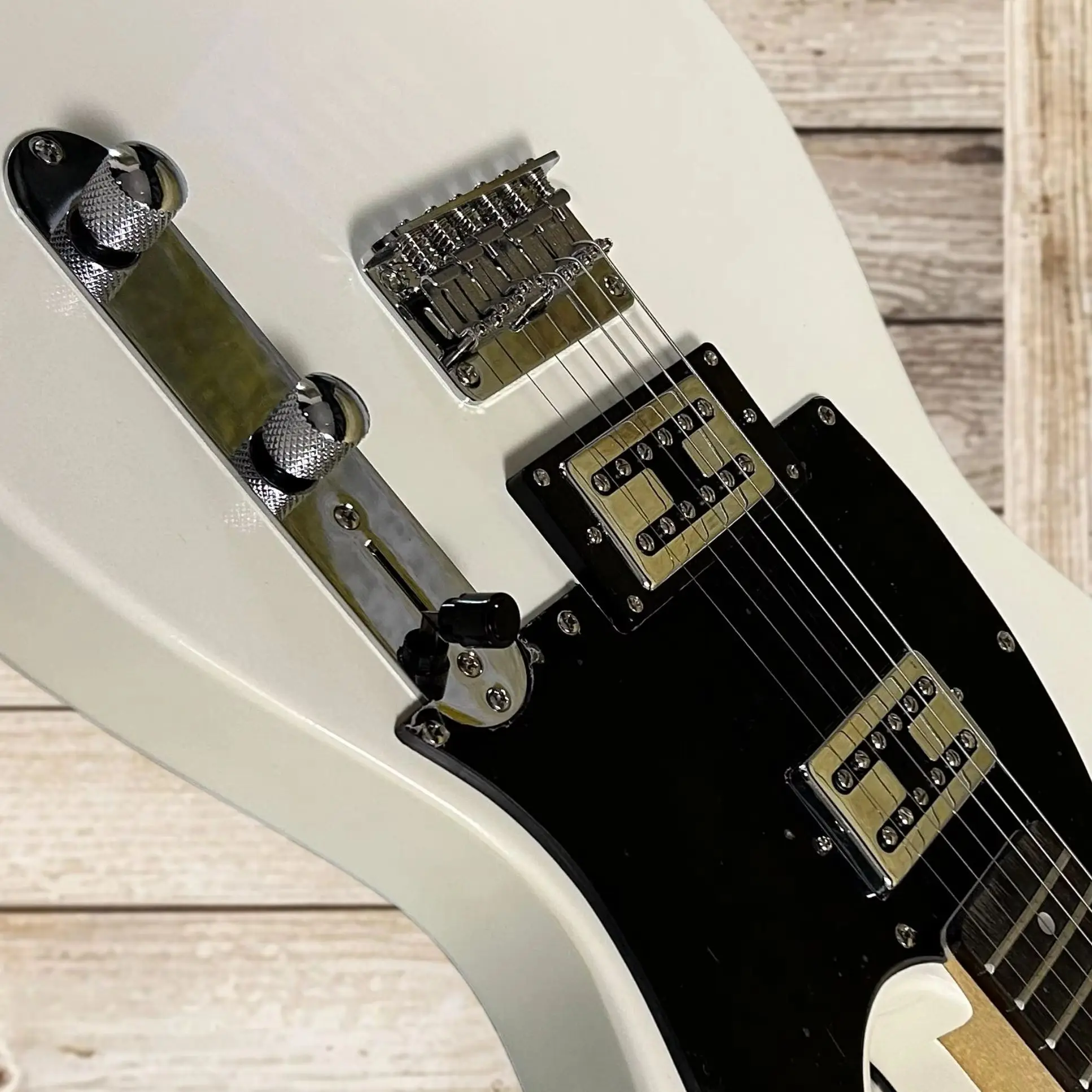 Hot Sale Electric Guitars 21 Frets White Color Mahogany Body Rosewood Fretboard view 4