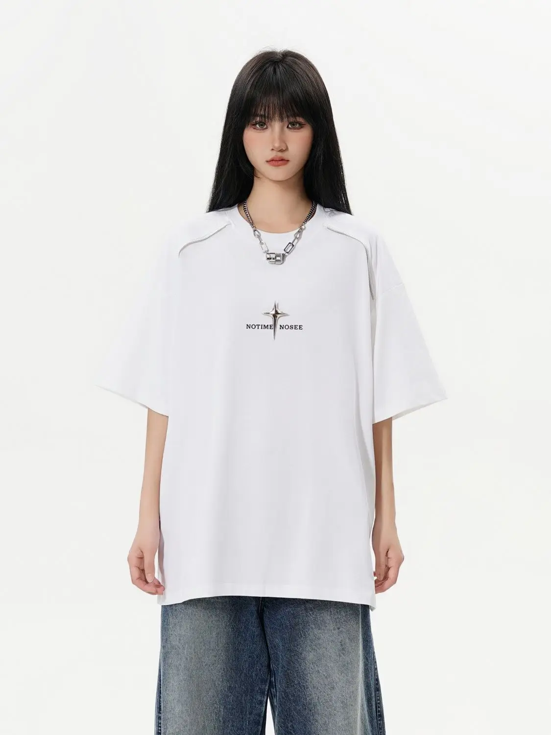 T-shirt a maniche corte allentata oversize di marca alla moda con croce in metallo scuro stile street americano in puro cotone per coppie di uomini e donne