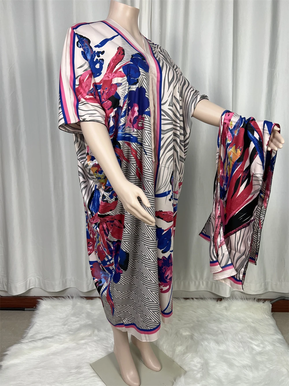 

2024Saudi Arabia's New Loose Printed Silk Maxi Dress Summer Beach Bohemian Robe Africa Kaftan Kimono Swim Suit Batwing Sleeve