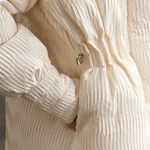 أسفل المعاطف