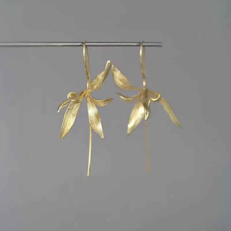 Minimalist Black Metal Flower Threader Earrings Women Abstract Lily Shape Long Wire Open Hoop Earrings Daily Party Jewelry