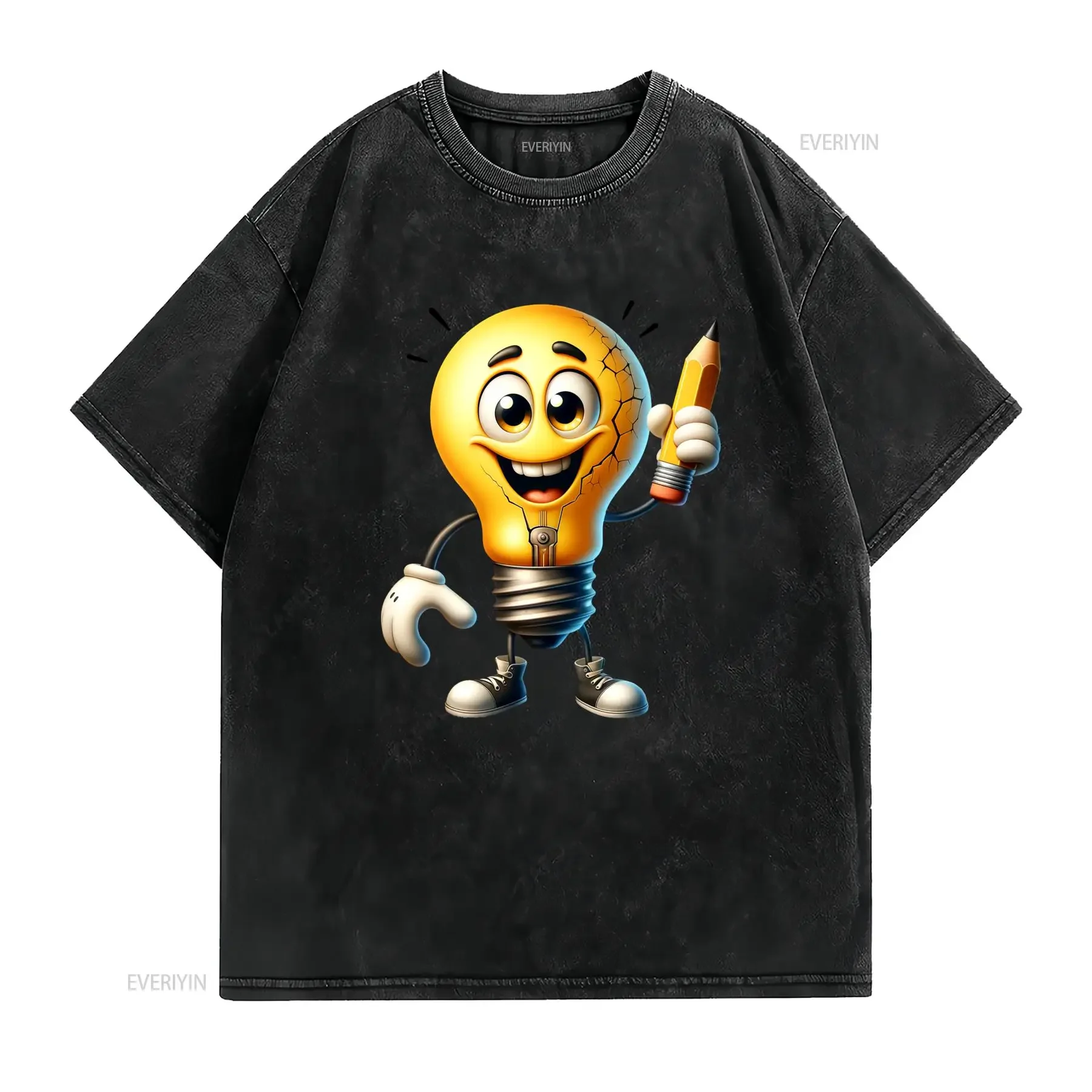 Funny Cartoon Smiling Light Bulb Holding Pencil Creative Print Casual T Shirt vintage Washed homme Versatile Stylish