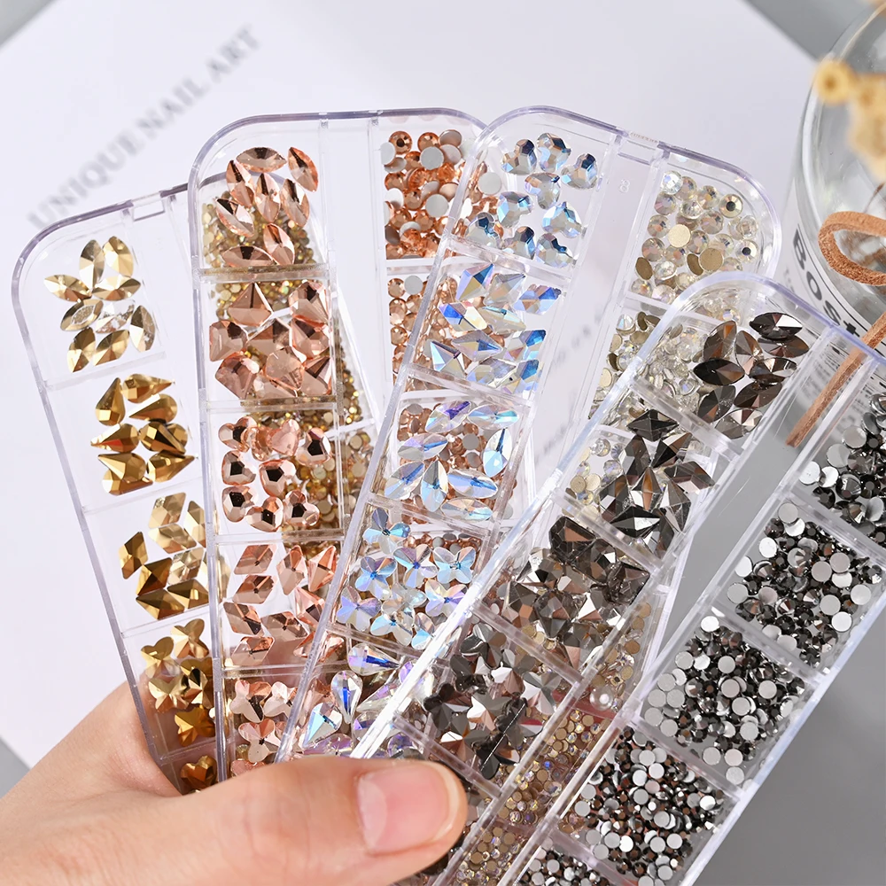 12 griglie 3D Champagne Gold Nail Art Strass a forma mista Flatback Diamanti in vetro Unghie Charms Artigianato fai da te Decorazioni per manicure