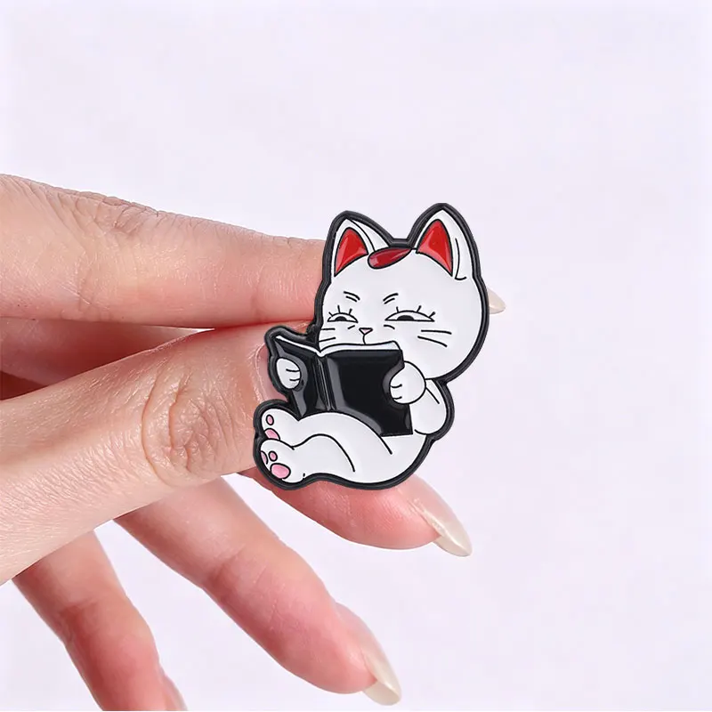 Turbo Granny Glückskatze Emaille-Anstecknadel Kawaii Dreifarbige Katze Geometrische Biene Goldfisch Ente Brosche Reversnadel Taschenanstecker Schmuck Geschenk für Freunde – Detail 2