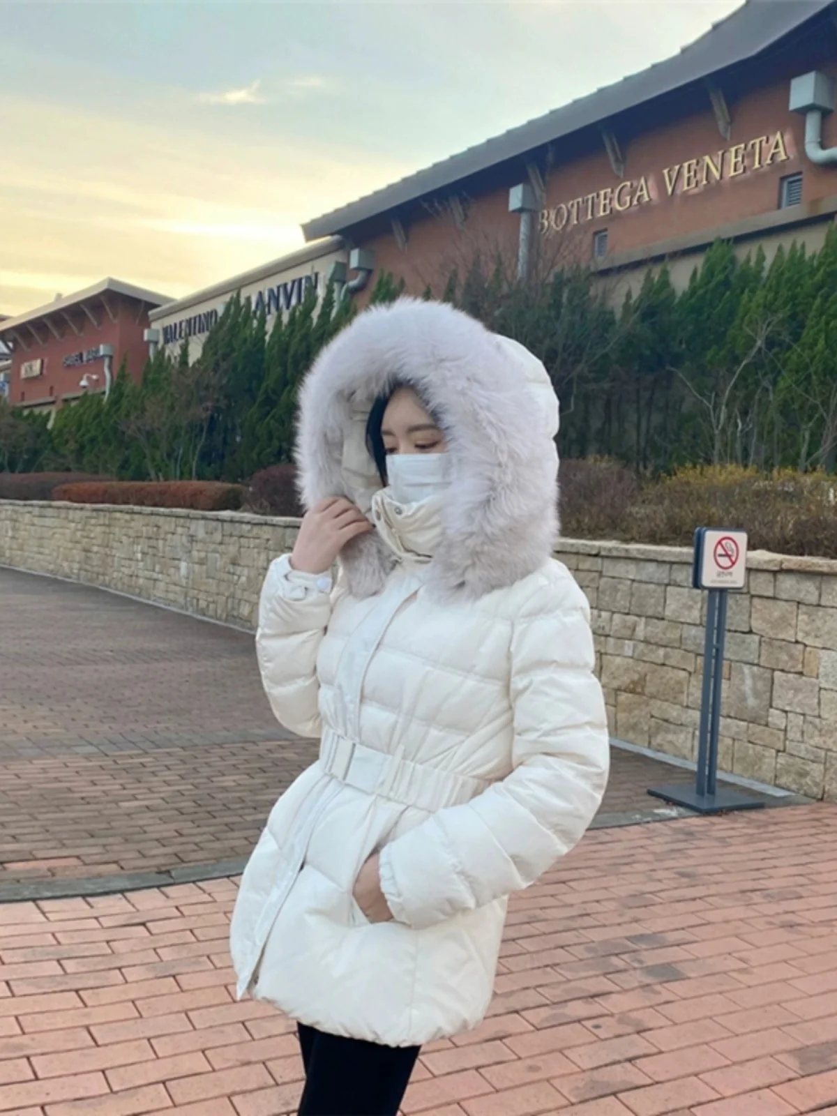 한국 슬레 여성용 중간 길이의 Jaet 겨울 코트, 큰 모피 칼라 슬리밍 디자인, 작은 사이즈 친화적