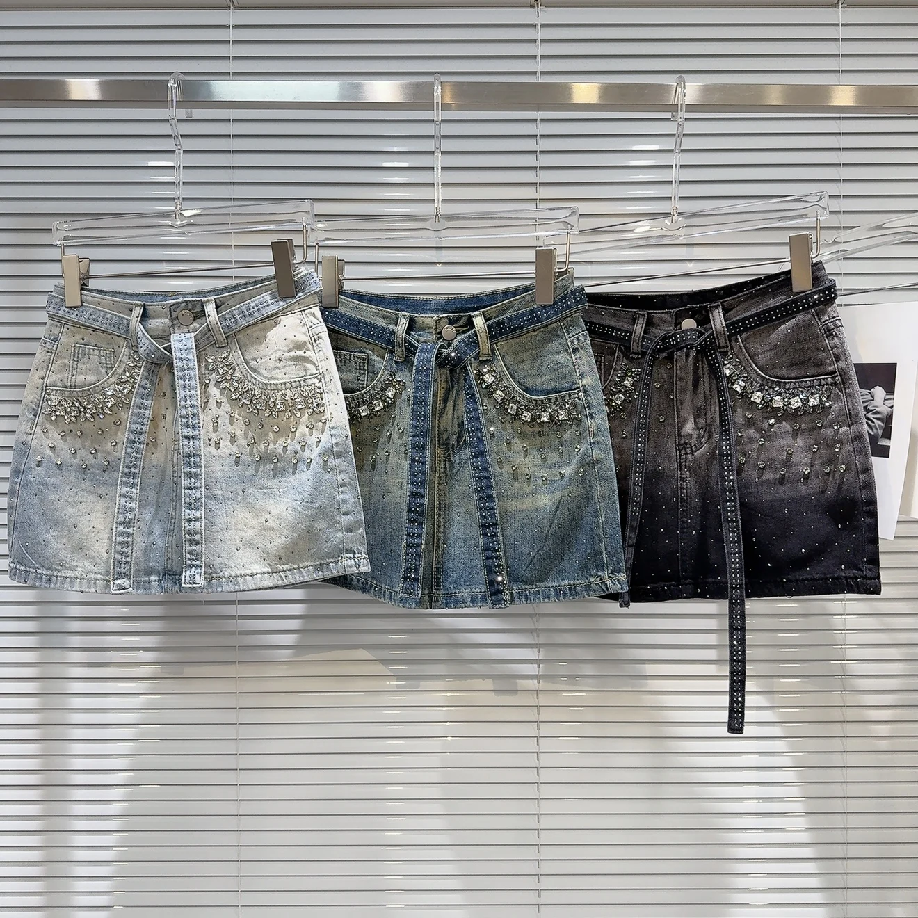 Streetwear Rhinestone Beads Straps Heavy Industry Short A Word Denim Skirt Women Summer New High Waist Slim Mini Skirt Faldas