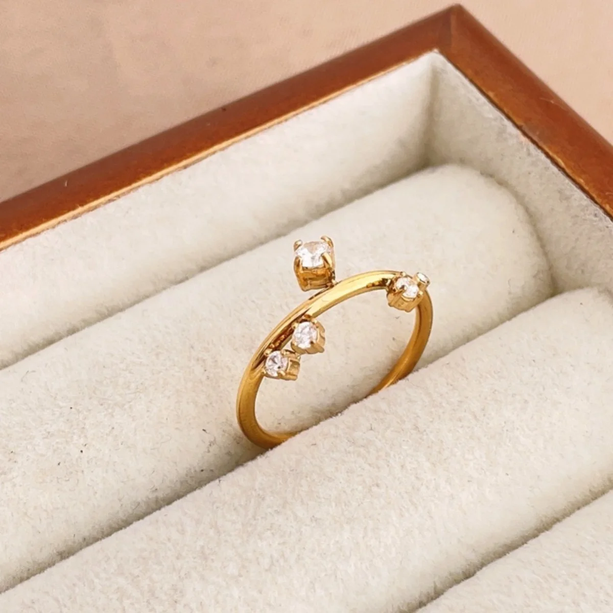 Vintage 18K Gold Plated Stainless Steel Snowflake Zircon Ring for Women Fashion Jewelry Party Gifts