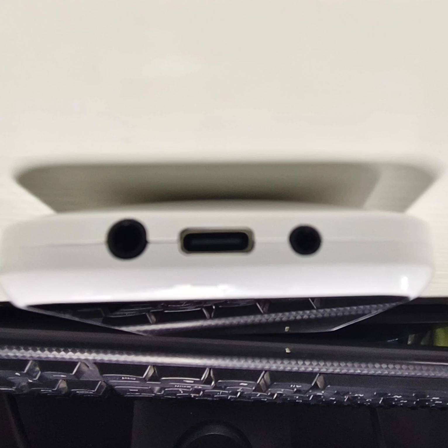 

BOOZING IN02 Microcurrent Therapy - Rechargeable Device for Sleep & Tinnitus Issues