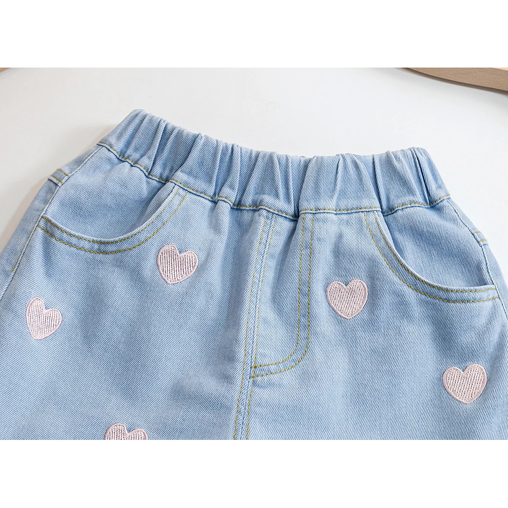 0-6Y pantaloncini di Jeans per neonate estate 2023 moda Patchwork di pizzo bambini ragazze pantaloni caldi carino amore cuore ricamo Jeans