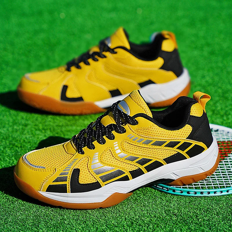

2025Badminton Shoes for Men and Women Mesh Breathable Field Training Lace-up Tennis Shoes Sneakers39-45