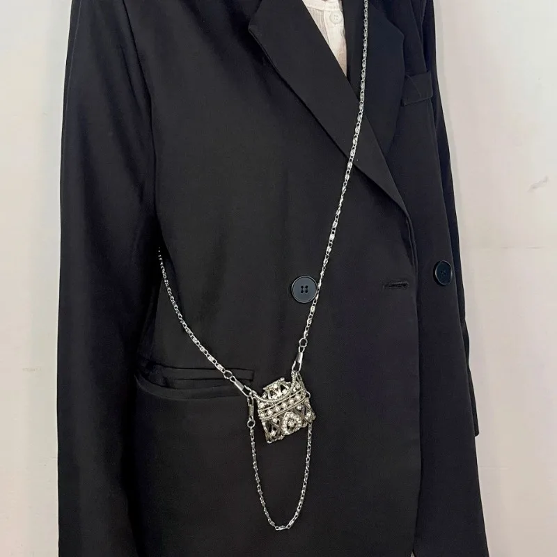 小さな上品な新作リングバッグ、ミニデザインセンスのメタル装飾バッグ、クロスボディ財布、コインパースチェーン