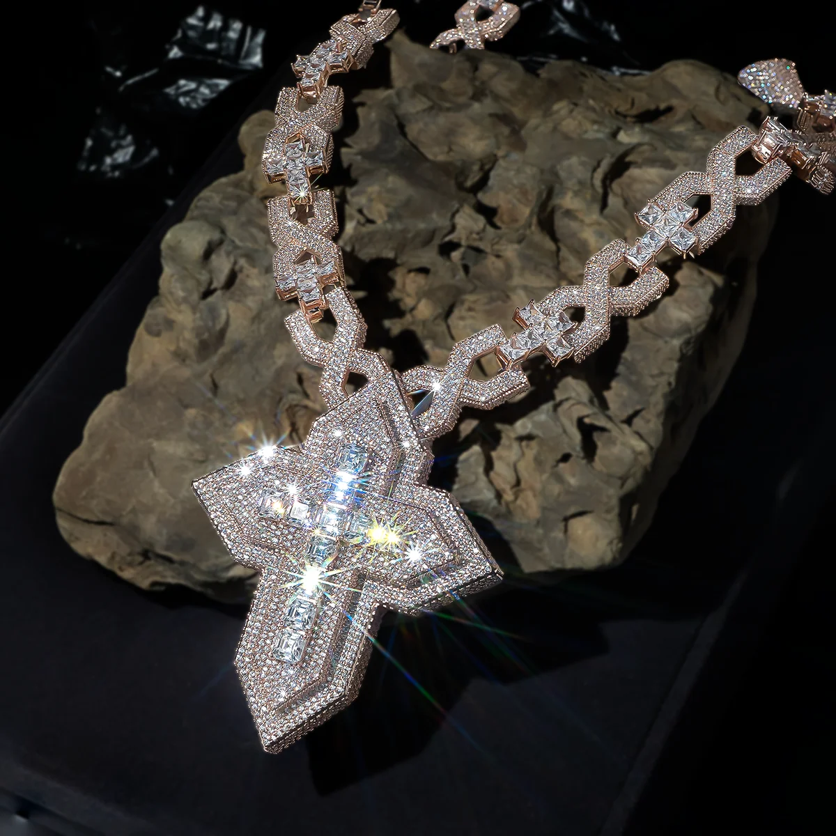 18K Rose Gold Plated Iced Out Layered Cross Pendant Necklace Twisted Link Chain Hip Hop Jewelry Bling Religious Cross Accessory For Boy Girl Rapper Party Nightclub Daily Wear Perfect For Men Women Luxury Full Paved Sparkling Cubic Zirconia Stone Fine Gift