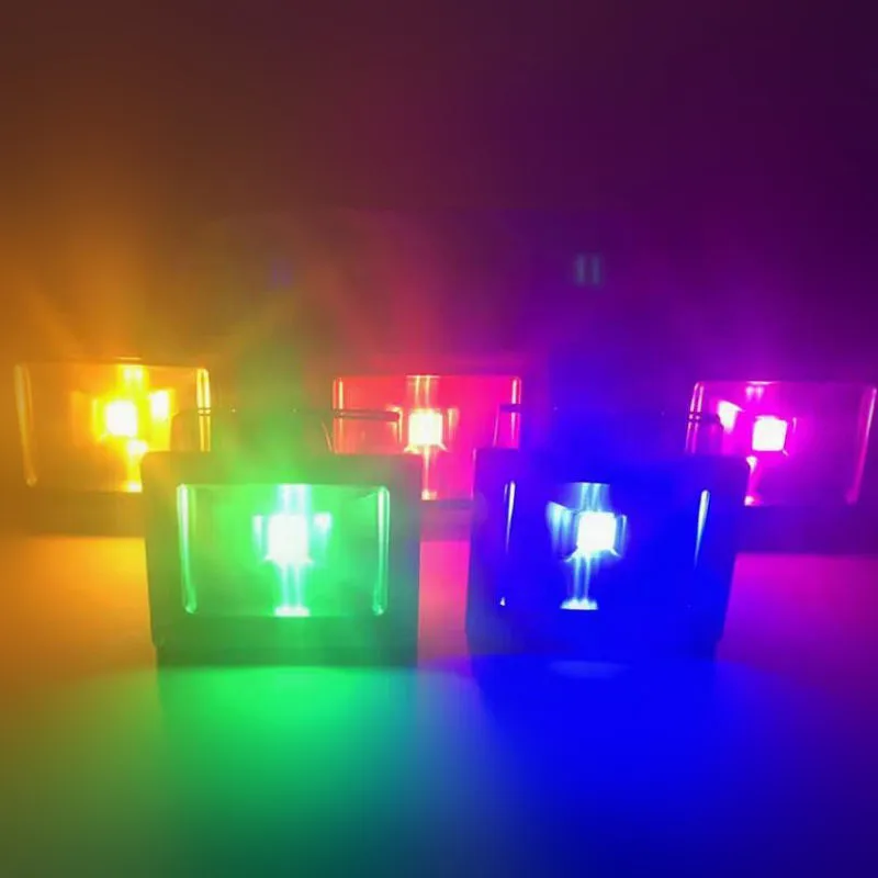 Projecteur LED Imperméable Conforme à la Norme IP65, Éclairage d'Extérieur, Idéal pour un Jardin ou une Rue, RVB, 10W