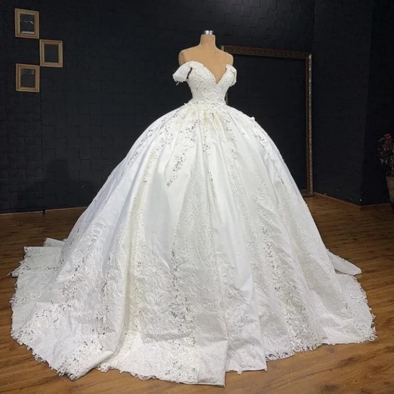 

Luxury Satin Ball Gown Wedding Dress Vintage Lace Appliques Bridal Gown Chapel Train Plus Size Vestido De Novia Custom