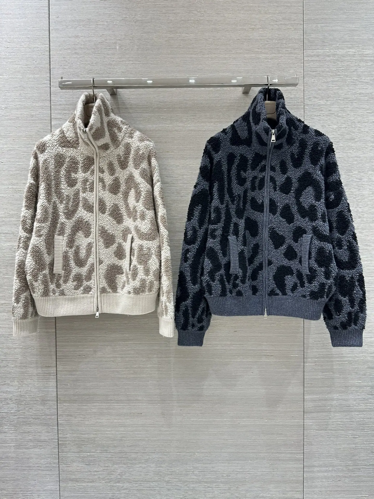 

Женская куртка с леопардовым принтом из жаккарда, осенне-зимняя, с воротником-стойкой, длинными рукавами, свободного кроя, из кашемира и шерсти