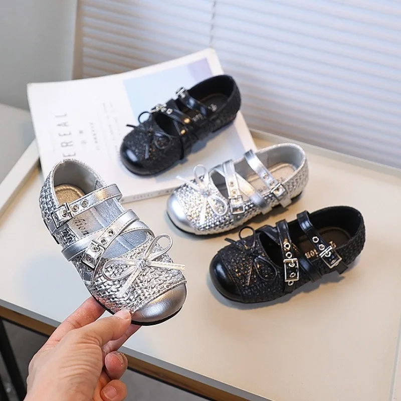 

Детские маленькие кожаные туфли, зима 2024, новый стиль, детские туфли на плоской подошве, модная нескользящая удобная универсальная обувь для девочек с бантом