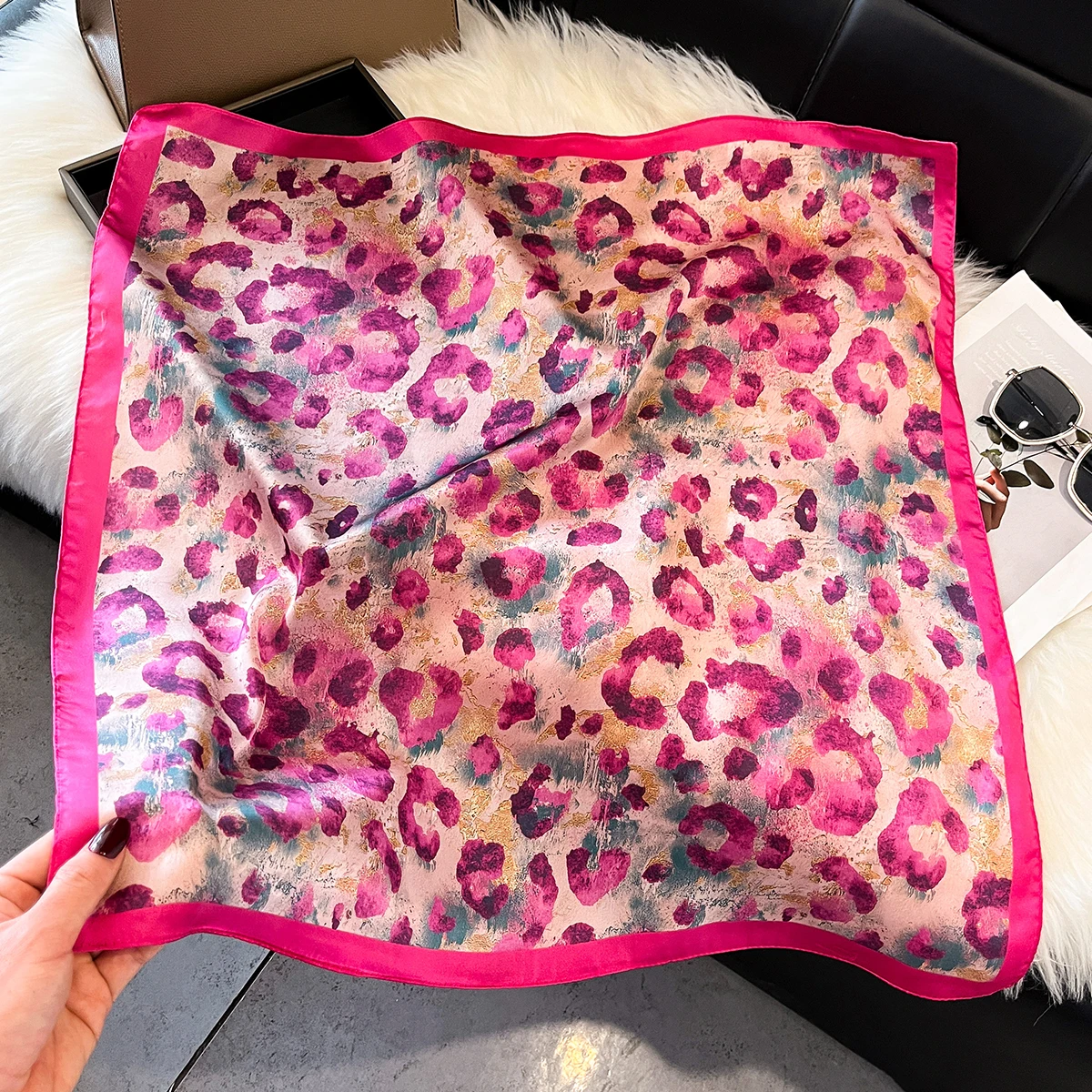 

Шелковый женский платок-бандана квадратной формы с цветочным дизайном, хиджаб, шарф, накидка, повязка для волос, фулярд класса люкс