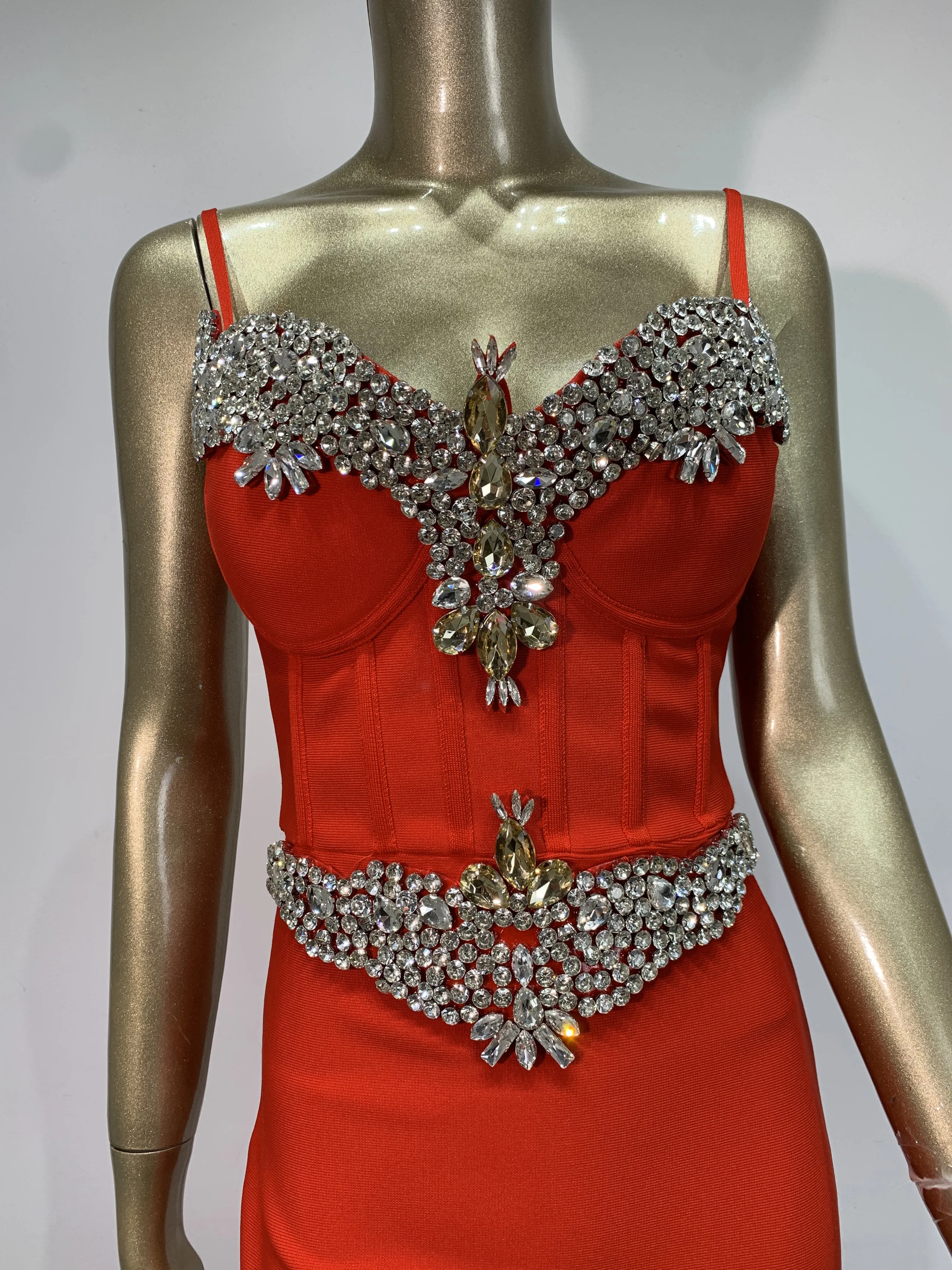 Sukienki damskie celebryckie seksowne bez rękawów z diamentami czarne czerwone maxi długie bandażowe obcisłe eleganckie wieczorowe klubowe na imprezę urodzinową