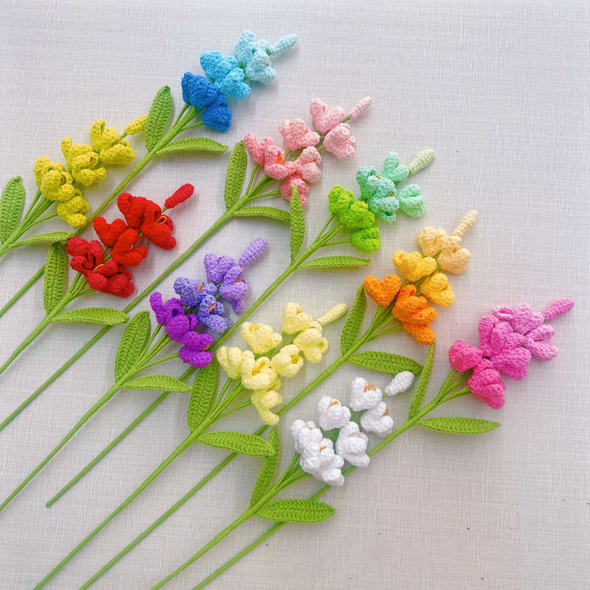Handgewebte lila Blumen, kreative gestrickte Blumenzweige, künstliche Blumen, Raumdekoration, Geschenk – Detail 1