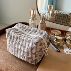 Classic Plaid Multifunctional Three-dimensional Makeup Bag with Large Capacity