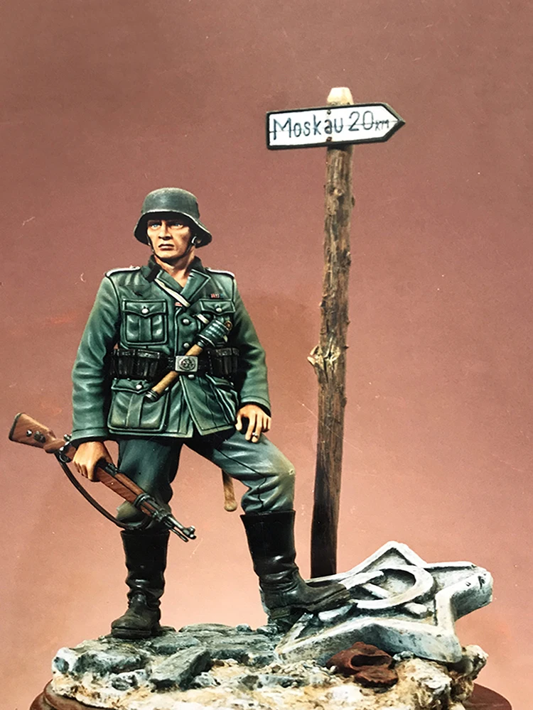 

Unassambled 1/18 90MM man Infantryman 90mm (WITH BIG BASE ) Historical Resin kit miniature model Unpainted