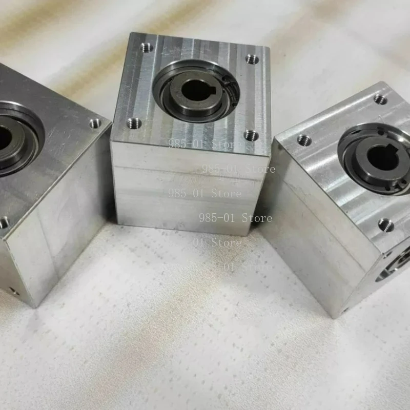 Small Bevel Gear Reducer 1:1 Right Angle Reversing Gearbox with Keyway or Hexagonal Hole Shaft