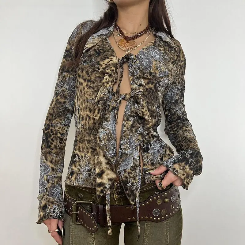 

Кардиган-футболка с контрастным принтом в европейском и американском стиле ретро, воротник с рюшами, облегающий крой и утягивающийся, пикантная девушка