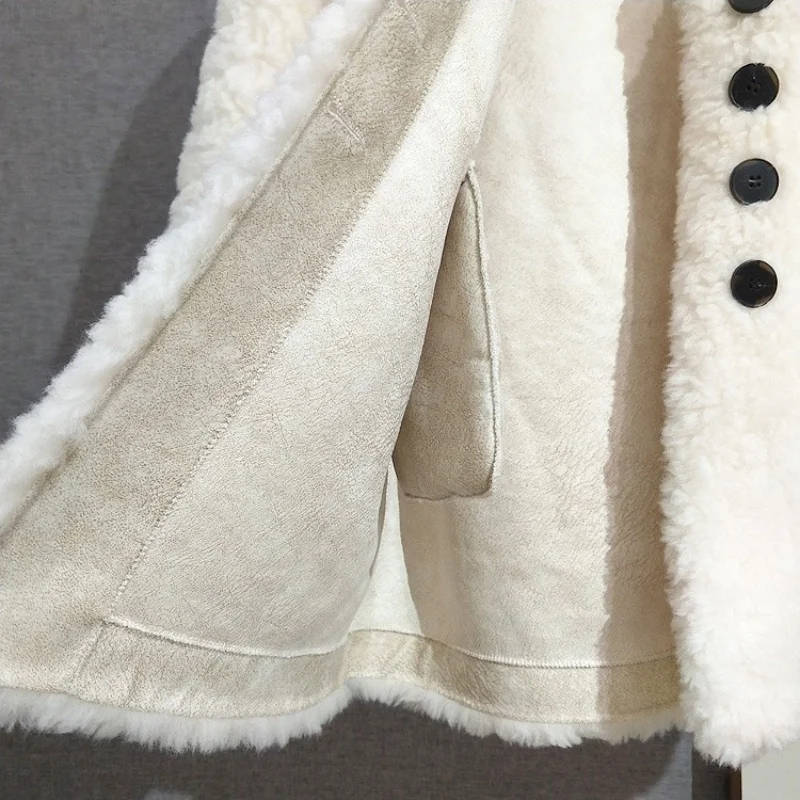 2025 الشتاء الصوف الخالص دعوى طوق معطف الفرو محبب الأغنام شيرلينغ نمط جديد المرأة سترة دافئة JT520