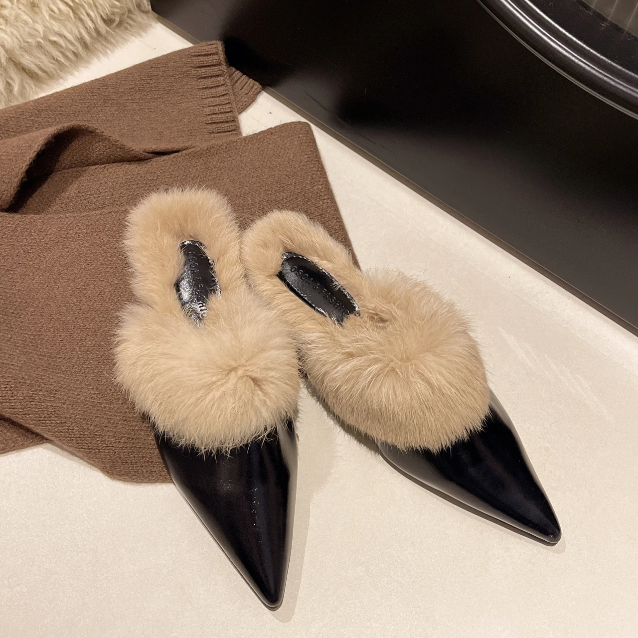 

Aphixta New Warm Winter Real Rabbit Fur Plush Women Slippers Birds Furry Plaid Shoes Pointed Toe Flat Heel Hair Slides