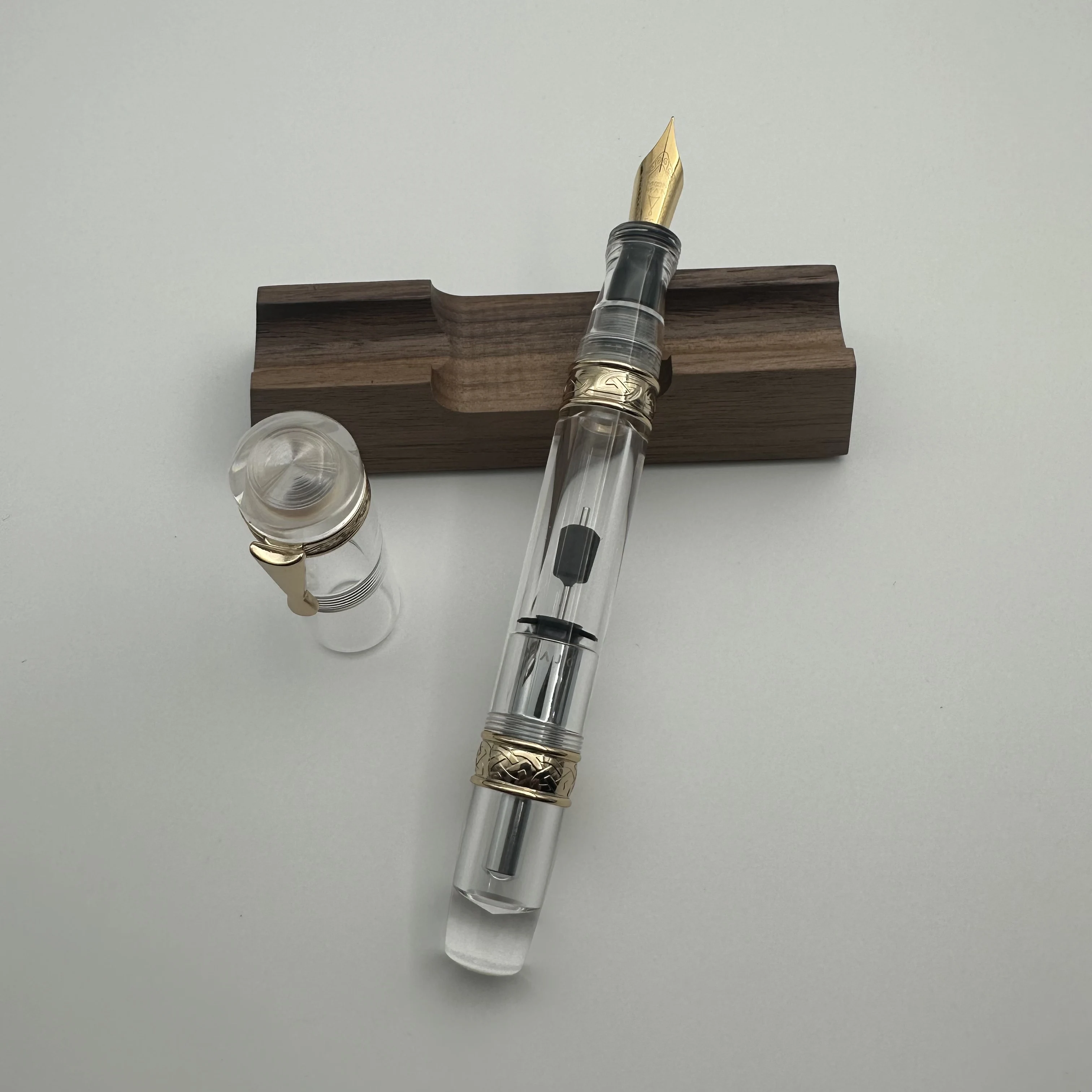 MAJOHN C5 Innovative Push Type Piston High-efficiency Ink-absorbing Acrylic Fountain Pen Vacuum Large-capacity Writing Ink Pen
