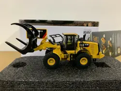 972M Wheel Loader With Log Fork 1/87 HO Scale Diecast Masters 85950