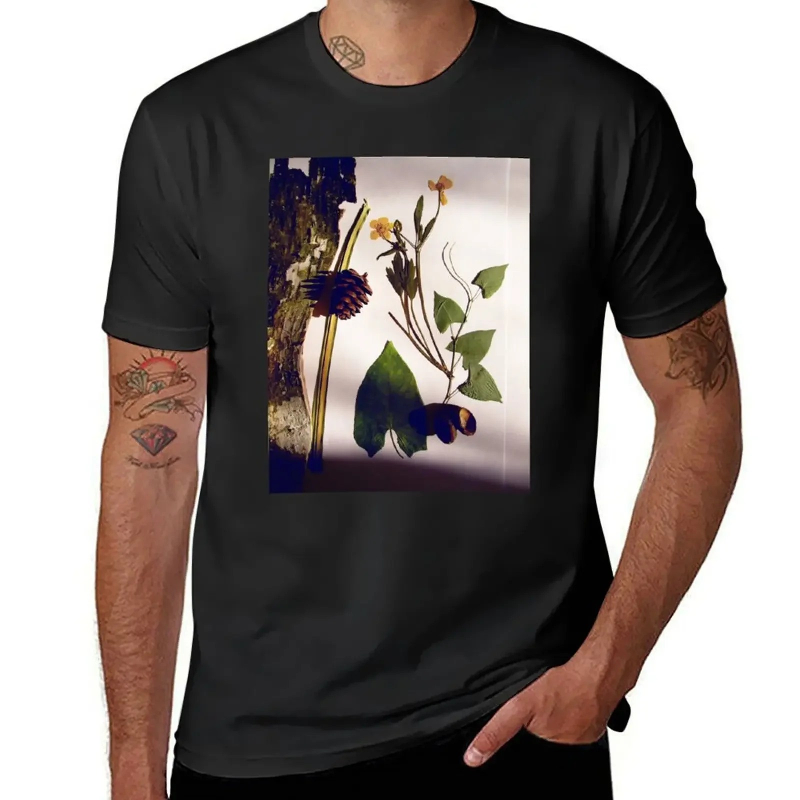 

Green academia aesthetic dry leaf art photography light academia creative botanical photo T-Shirt