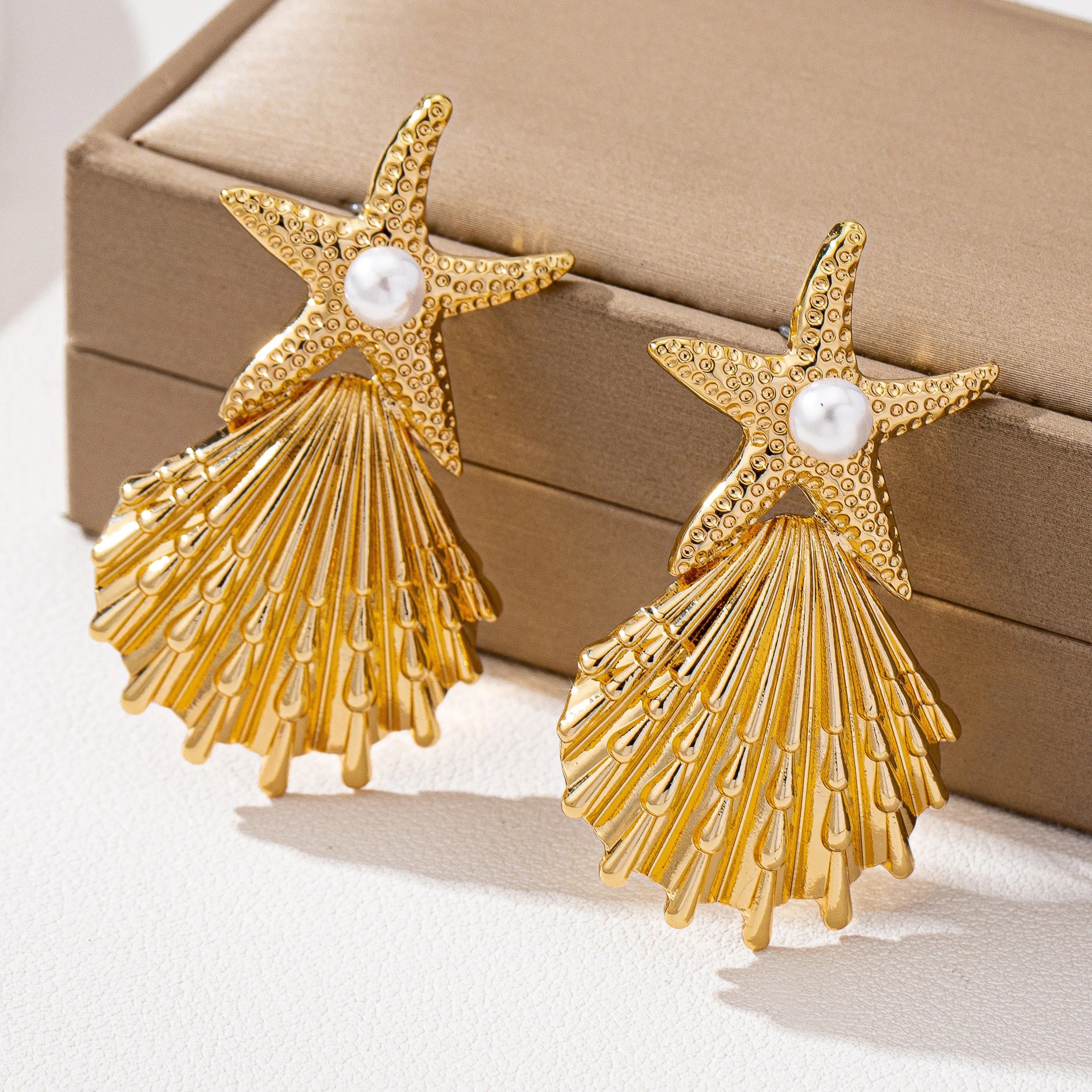 

Fashionable and simple casual beach beach vacation style metal alloy starfish shell stud earrings, travel jewelry