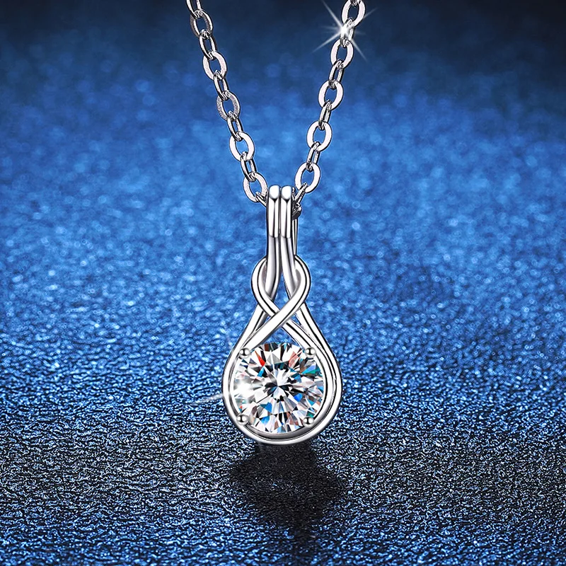

Korean Necklace Platinum PT95018k Gold Pendant Female Fried Dough Twists Diamond Necklace Female Simple 1Carat Mozanite Necklace