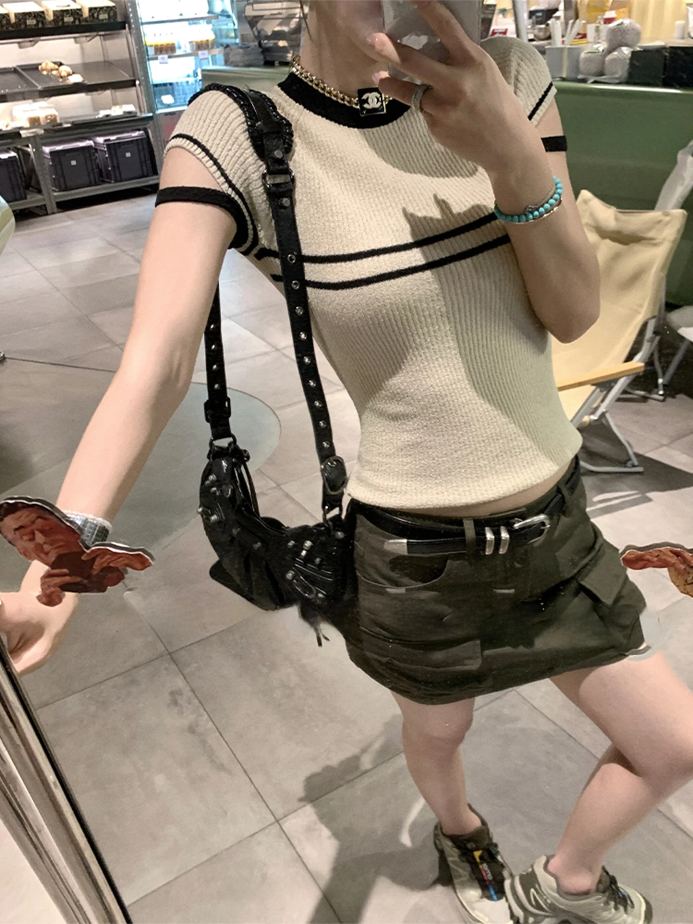 

Разноцветная полосатая вязаная футболка с коротким рукавом и круглым вырезом, повседневный летний топ для молодых женщин, для поездок на работу, из полиэстера и нейлона.