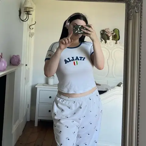 Estetisk kvinna Italiensk bokstavsbroderi Crop Top Retro Street Wear Baby T-shirt Dam Punk Sport T-shirt Y2k Kläder Emo 10 best sales Tillverkad i Italien - №9