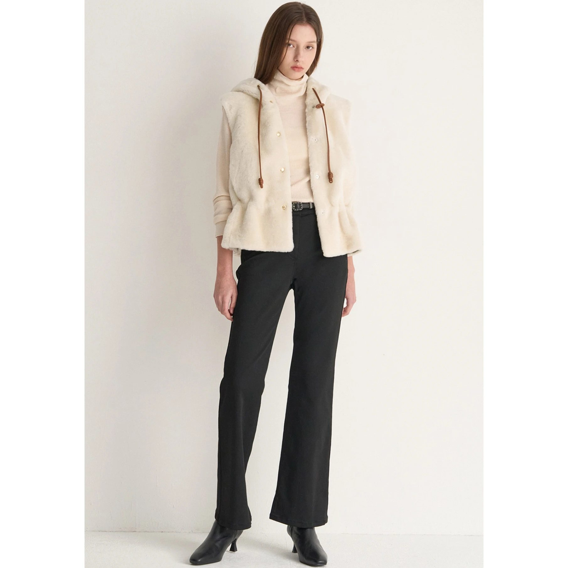 Faionable Lammsamt-Gänsedaunen-Weste mit Kapuze und integrierter Lederweste für den Herbst, reiner Farb-Einzelknopfverschluss