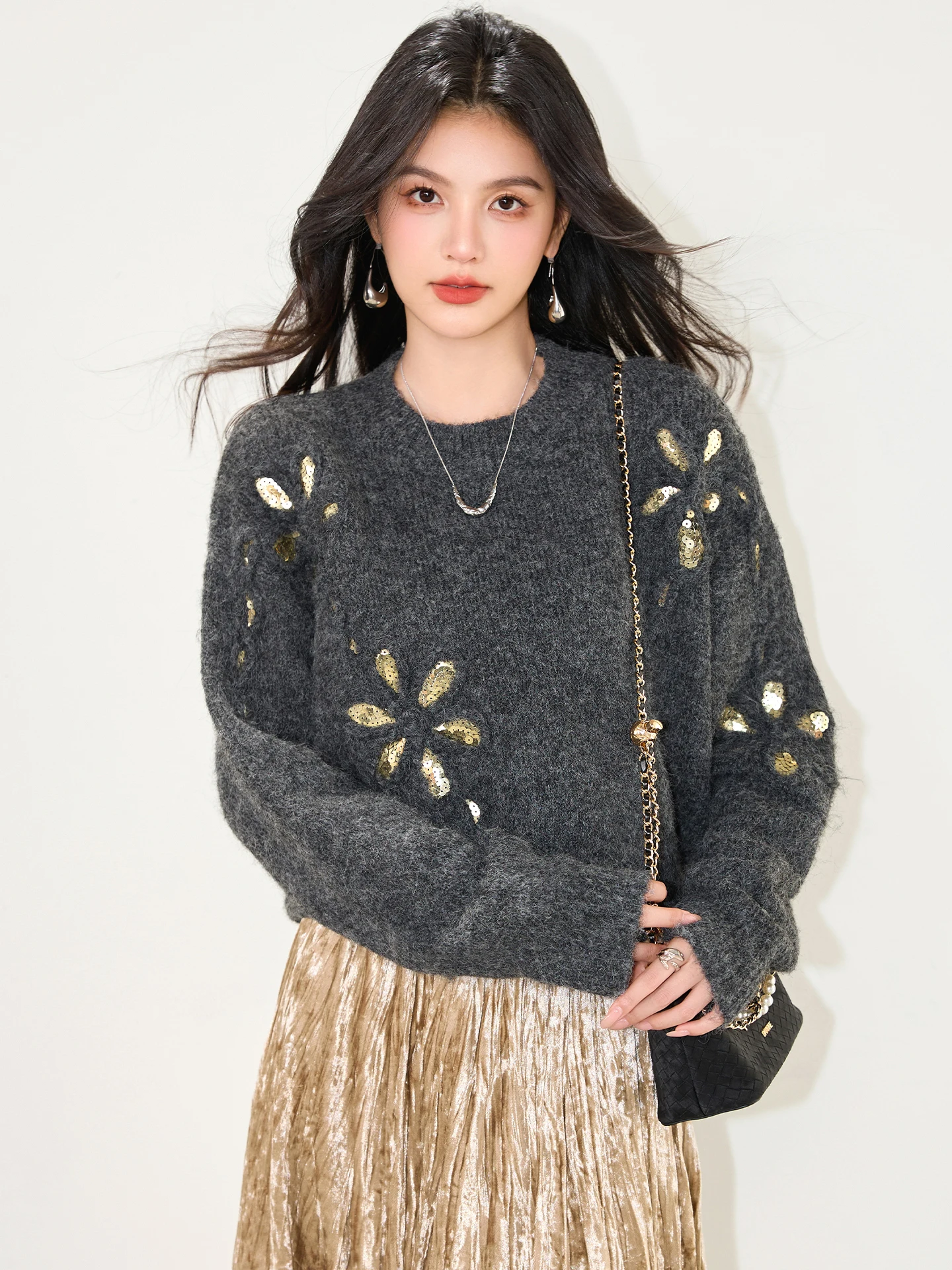 

2025 Серый свитер с круглым вырезом и цветочным принтом, расшитый пайетками, для женщин, осенью и зимой, свободный вязаный топ и свитер со спинкой